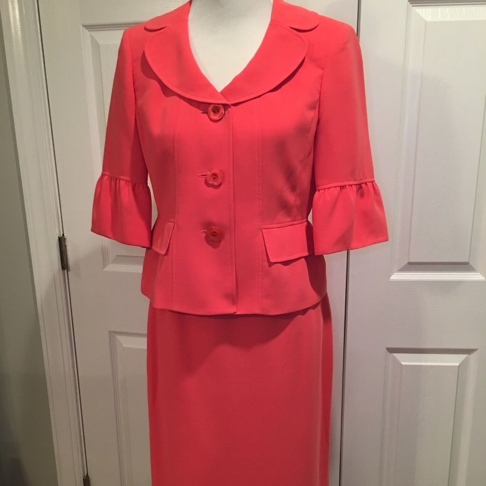 Ladies 2 Pc Suit